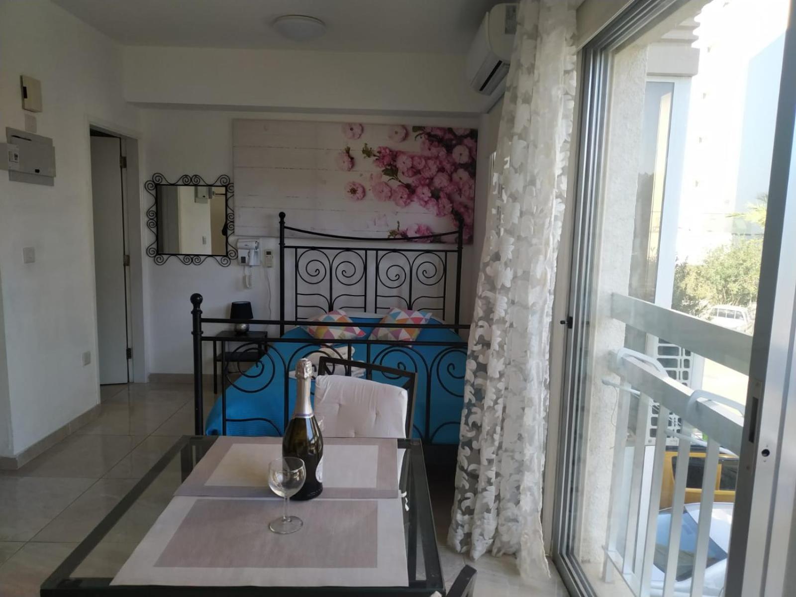 Stelia'S Seagate Studio Apt. Larnaca Eksteriør billede